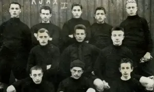 Drużyna piłkarska Ajax Amsterdam w historycznym składzie.